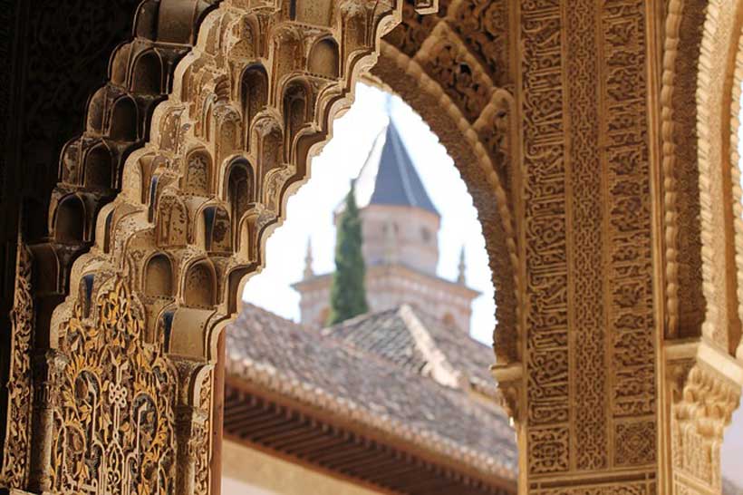 The medieval art of Alhambra: how Nasrid art influenced Europe's