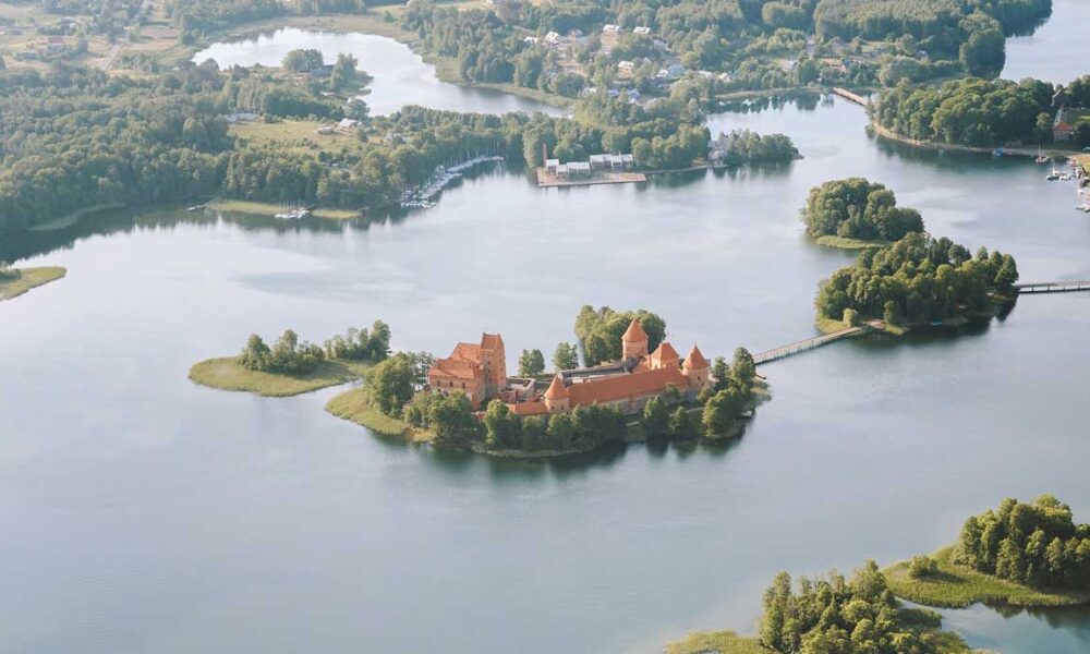 Lietuva atšaukia Covid-19 apribojimus, kad galėtų priimti tarptautinius turistus
