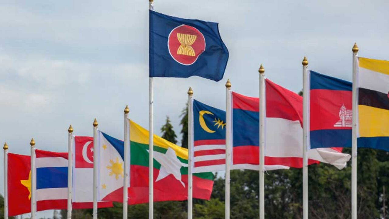 Hãy cùng chúng tôi tìm hiểu về ASEAN - một tổ chức kinh tế, chính trị đem lại lợi ích rất lớn cho khu vực Đông Nam Á. Bằng những thông tin và tư vấn chính xác, chúng tôi sẽ giúp bạn hiểu rõ hơn về các hoạt động của ASEAN. Hãy bấm vào hình ảnh để đón xem các thông tin hữu ích này nhé!